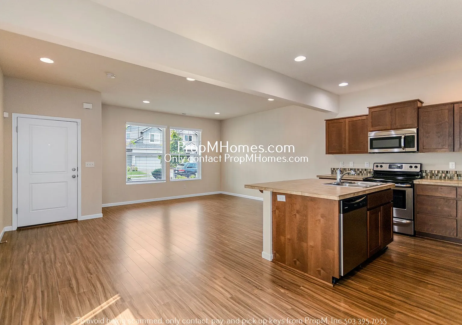 Three Bedroom Home in Tigard - Right Next to Bridgeport! — Photo 2