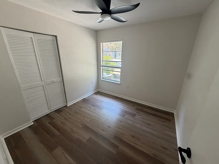 1215 NW 6th Pl — Photo 6