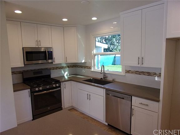2nd image of 15632 Saticoy St