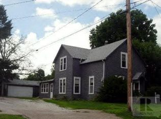 2011 S 4th St, Burlington, IA 52601