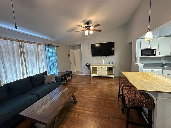 3rd image of 2601 SW Archer Rd APT 318