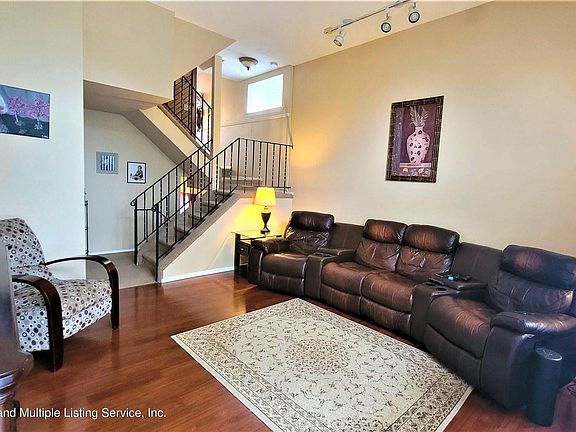 5th image of 31 Regina Ln