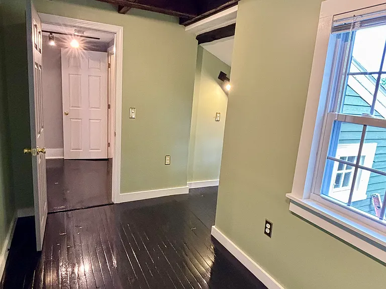 11-13 Elm St #11 — Photo 17