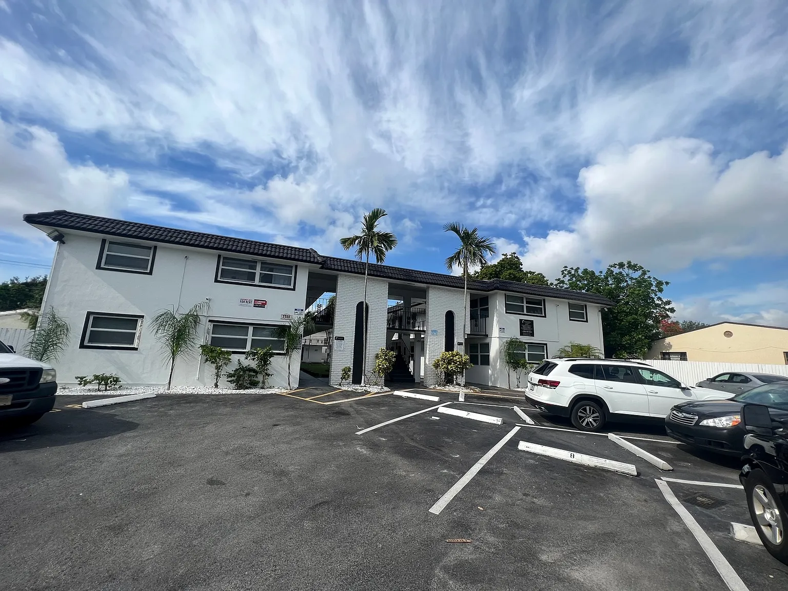 2 bed, 850 sqft, $1,995 — Photo 3