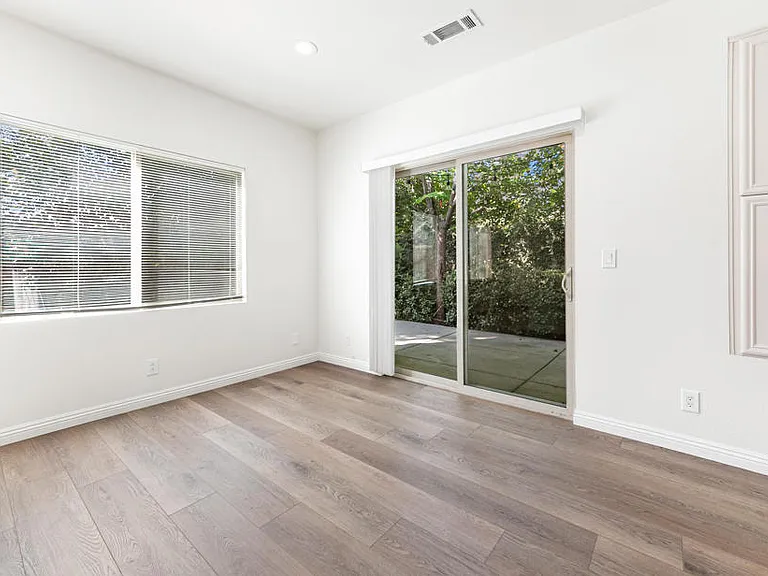 693 Cypress Ave — Photo 6