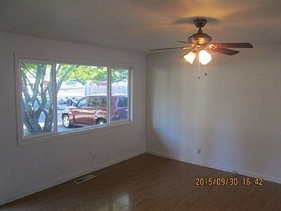 2nd image of 3020 Loucks Ct NE