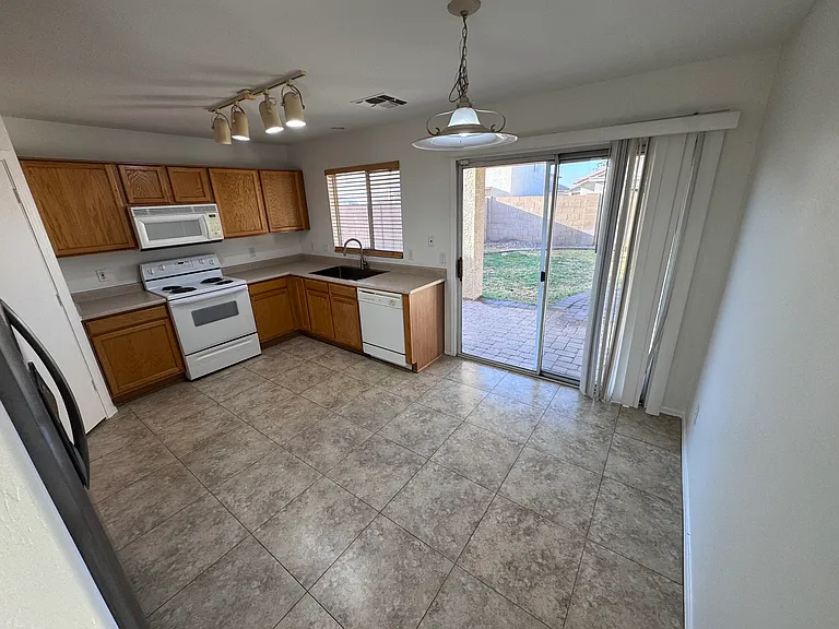 12223 W Rosewood Dr — Photo 4