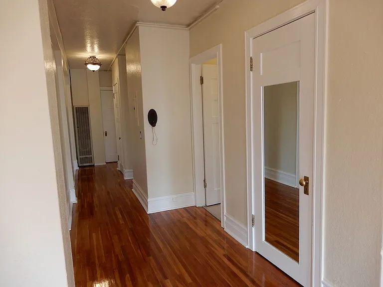 Lucretia Court Apartments — Photo 13