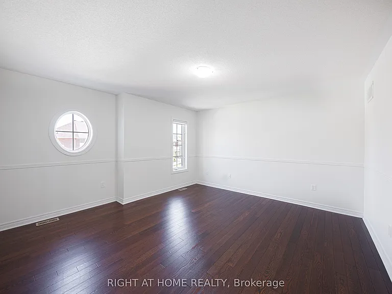 11 Amstel Ave — Photo 29