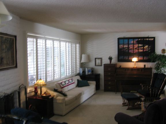 Livingroom with fireplace