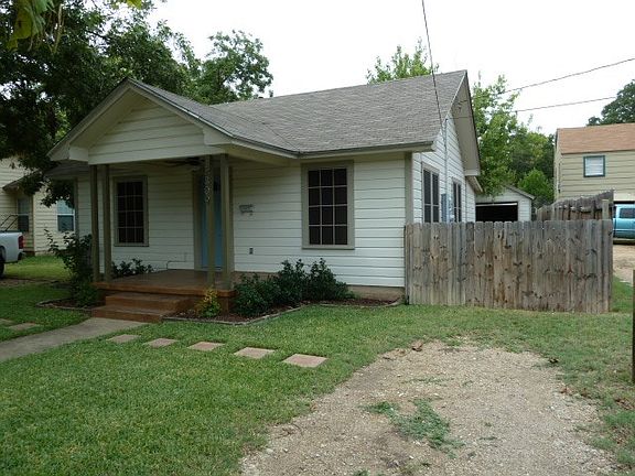 3rd image of 2309 Harris Ln