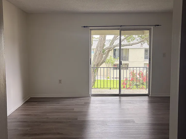 525 Conway Rd #194 — Photo 3