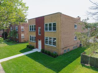 8914 Lamon Ave, Skokie, IL 60077