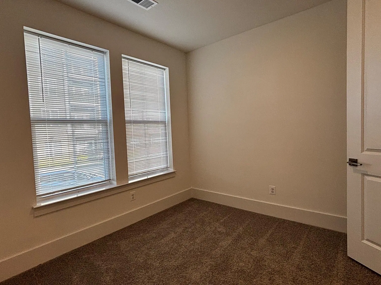 3 bed, 3.5 bath, 1620 sqft, $2,500 — Photo 4