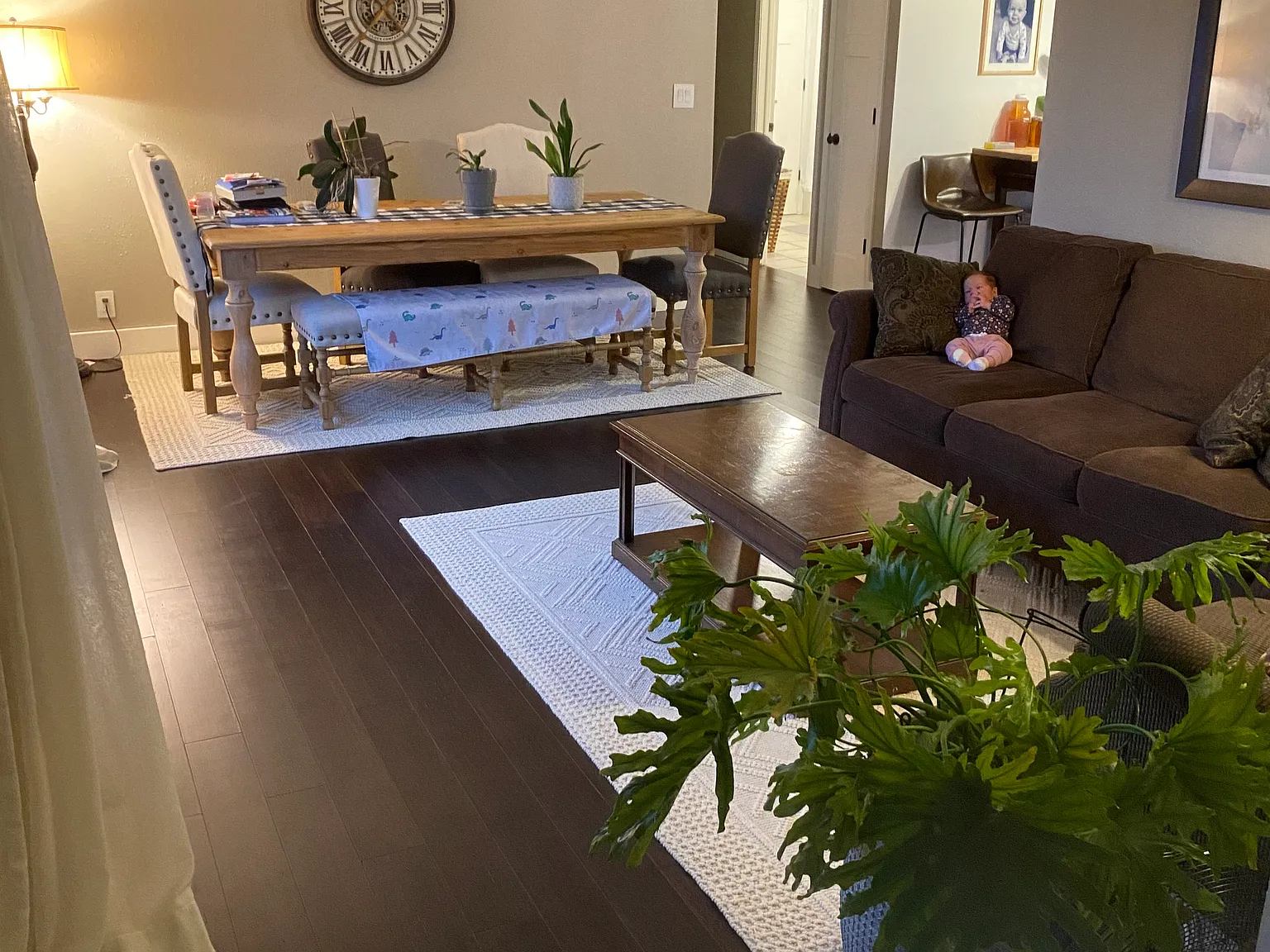 5 bed, 2600 sqft, $2,300 — Photo 2