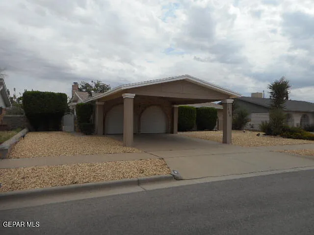 3 bed, 2.0 bath, 1401 sqft, $2,000 — Photo 2