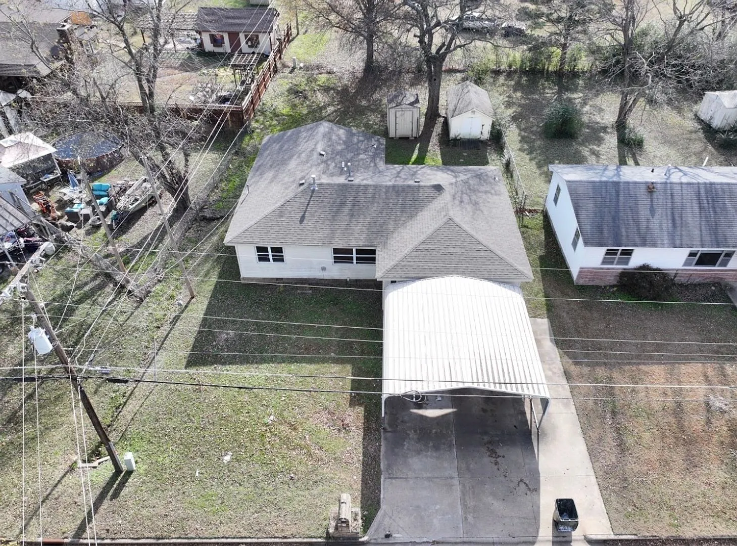 3 Bedroom 2 Bath home | Fenced in back yard | In Town — Photo 1