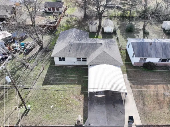 705 E Park St, Claremore, OK 74017