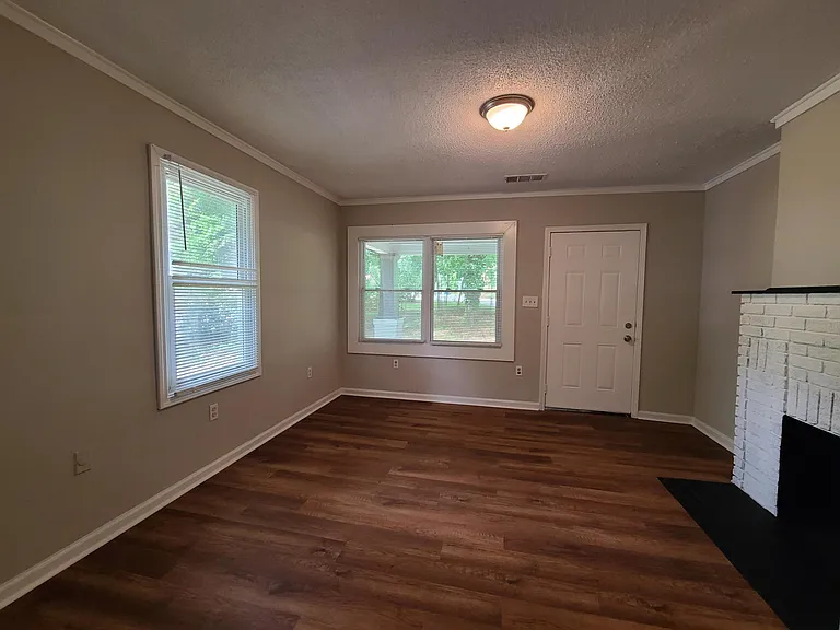 601 S Elizabeth Pl NW — Photo 3