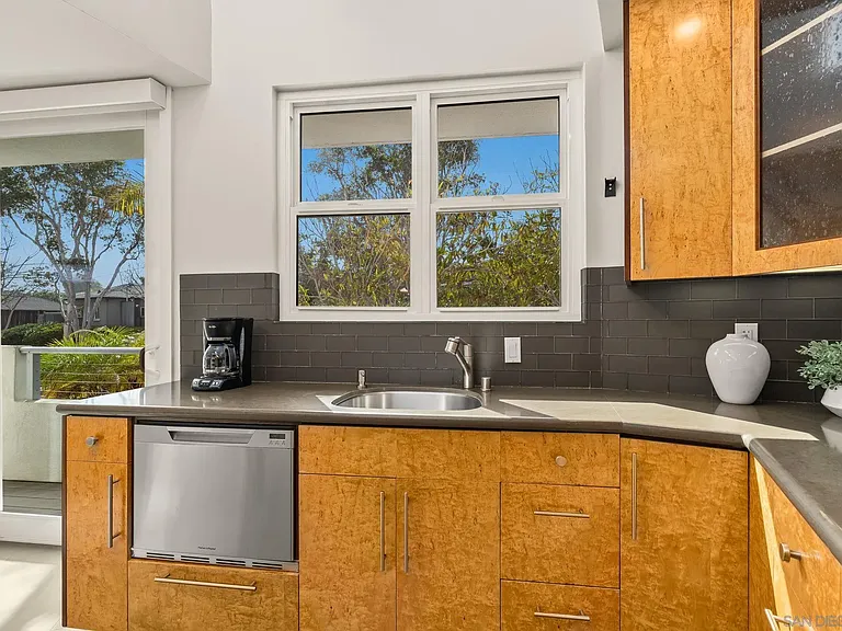 438 La Mesa Ave — Photo 13
