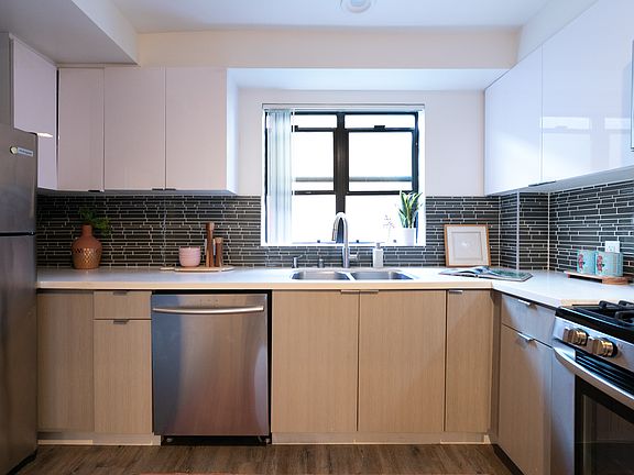 2nd image of 753 Lillian Way APT 5
