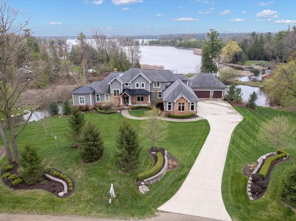 595 Army Rd, Leonard, MI 48367