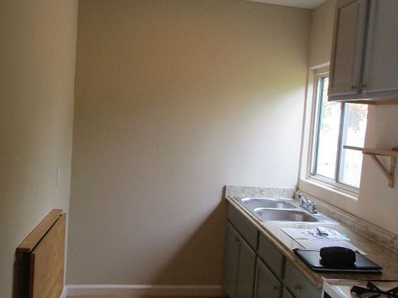 3rd image of 815 Vista Way #B