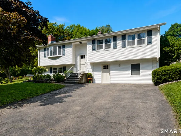 17 North Ridgeland Road, Wallingford, CT 06492
