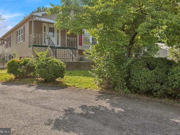 2nd image of 411 Beltline Ave