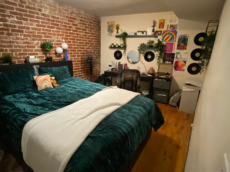 887 Huntington Ave #8