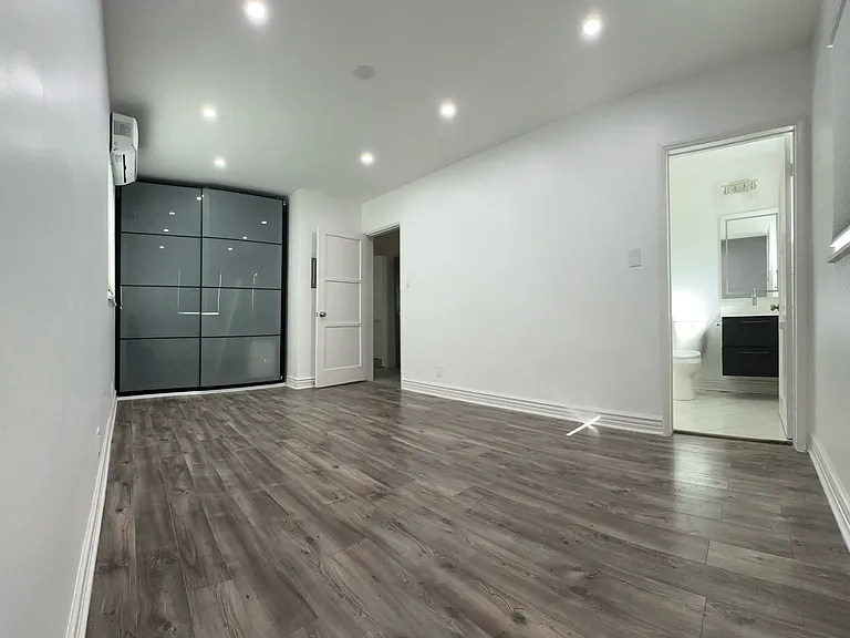 307 N Hollywood Way #B — Photo 8