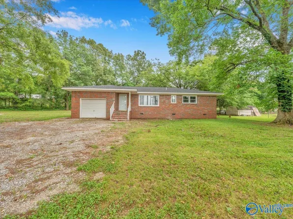 4198 Hobbs Island Rd, Owens Cross Roads, AL 35763