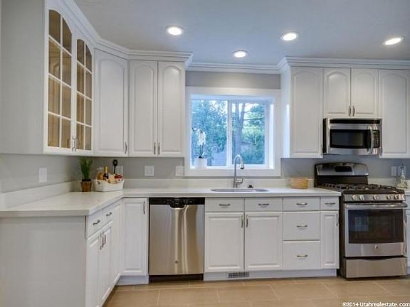 3rd image of 4689 S Holly Ln