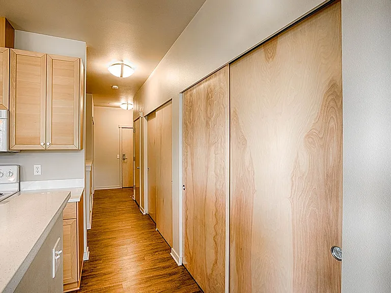 Saxe Apartments — Photo 9