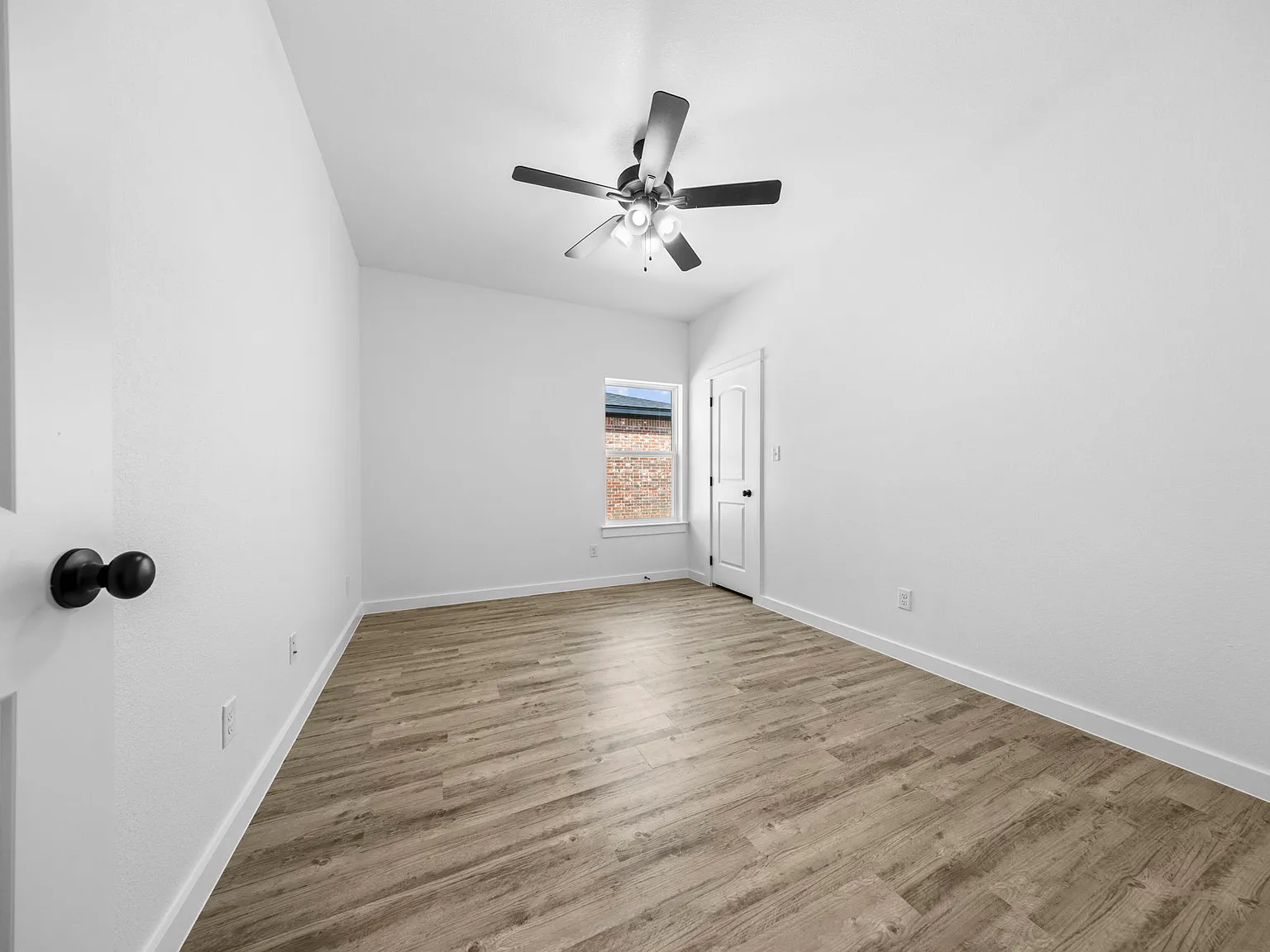 3 bed, 1290 sqft, $1,545 — Photo 2
