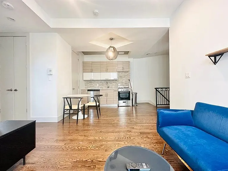 17-18 Summerfield St #2 — Photo 3