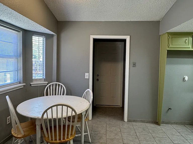 2305 Crystal Dr — Photo 8