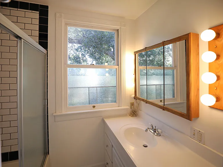 1513 De La Vina St #B — Photo 7
