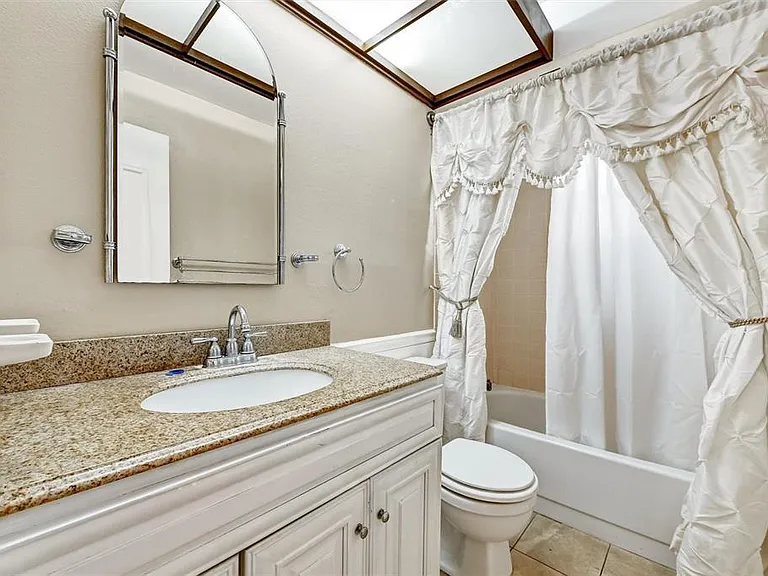2833 Orange Tree Cir N #C — Photo 27