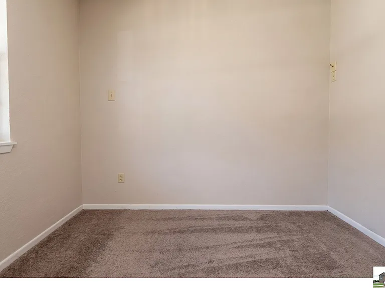 409 Oak St — Photo 5