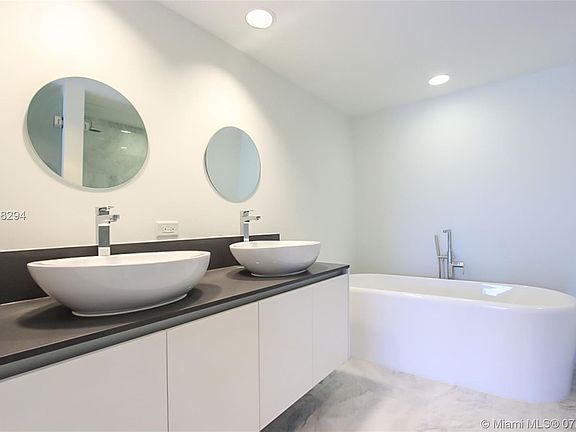 2nd image of 9821 E Bay Harbor Dr APT 806