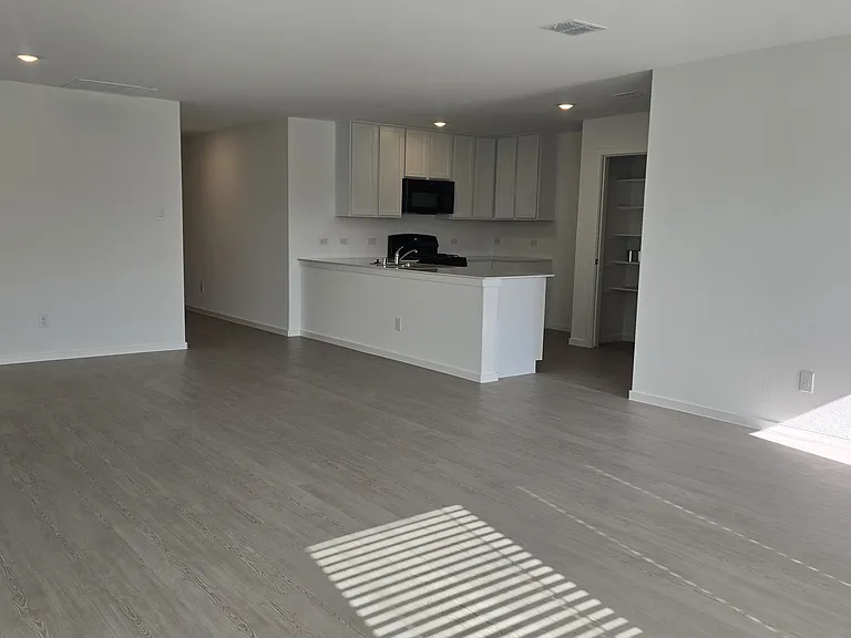 7916 Rutherford Ln — Photo 7