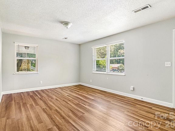 5th image of 409 Anne Ave