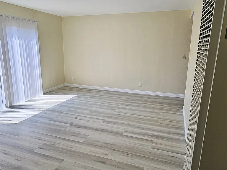 Villa Del Sol Apartments — Photo 29