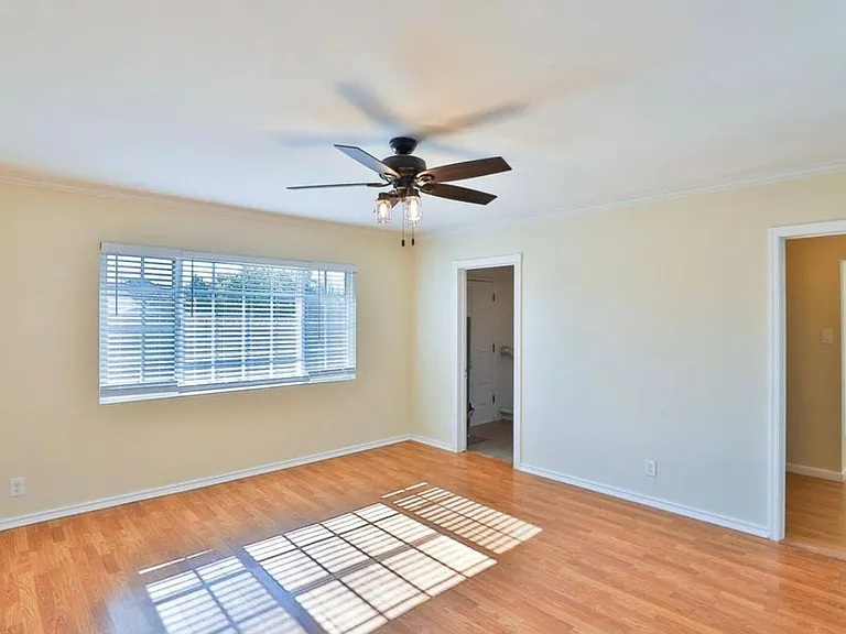 2421 W Anderson Ave — Photo 8