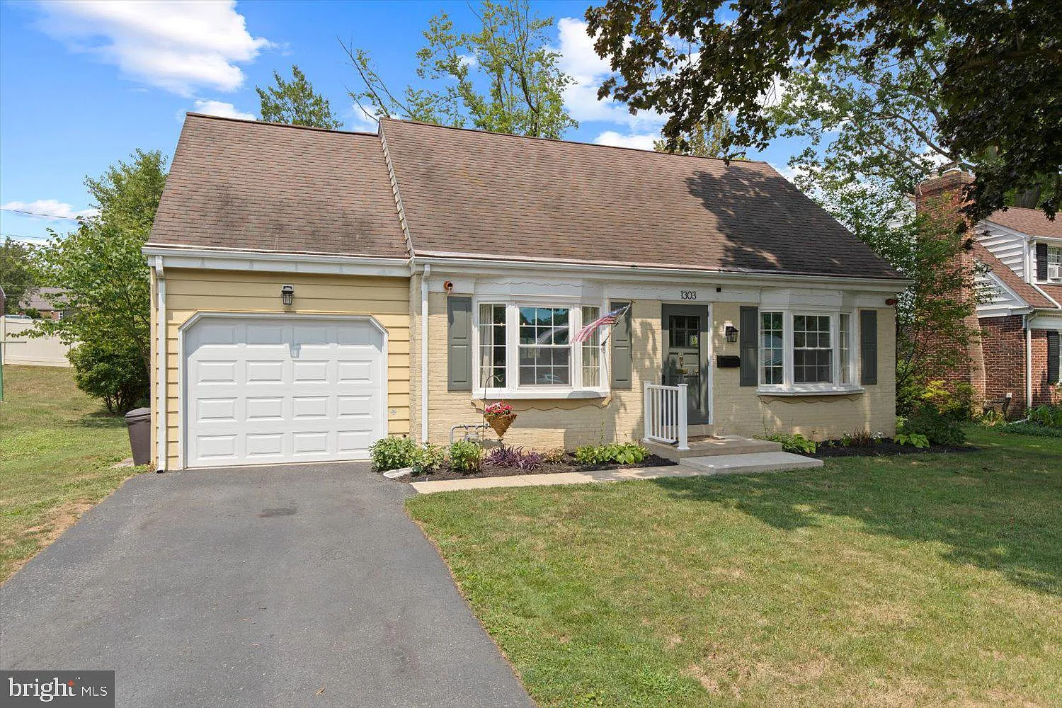 1303 Meadowcreek Ln photo 1