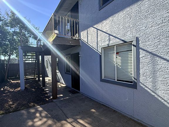 2nd image of 1046 W Polk St #1