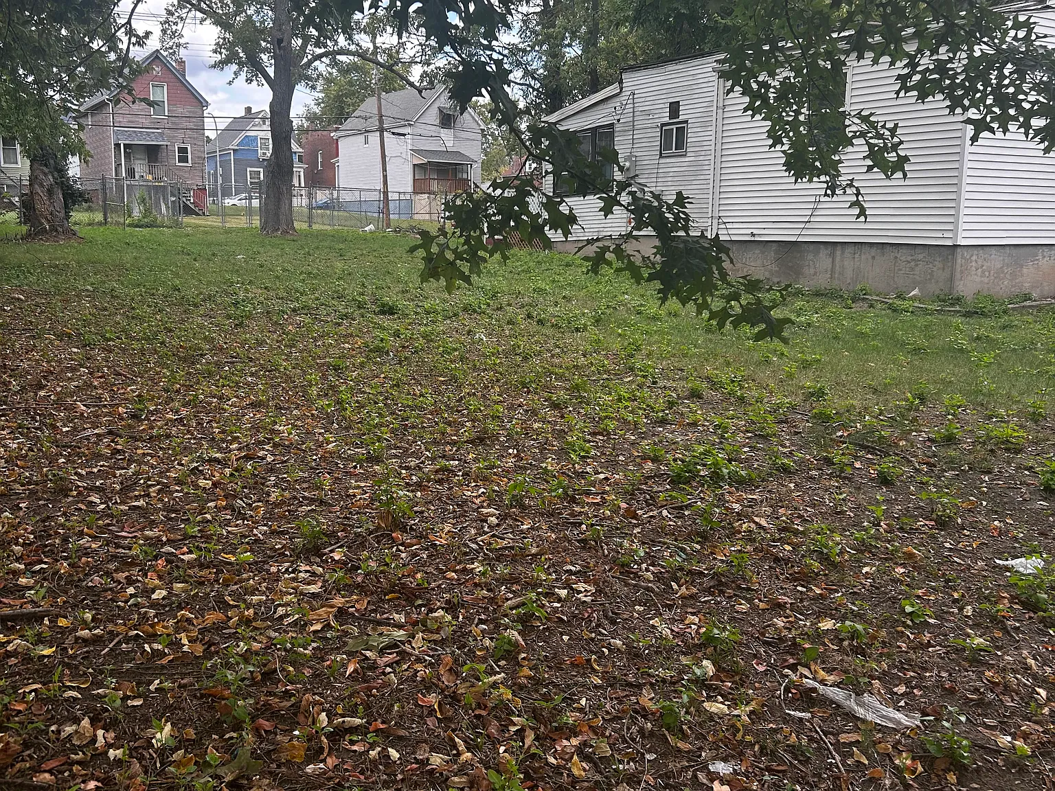 3 bed, 921 sqft, $695 — Photo 2