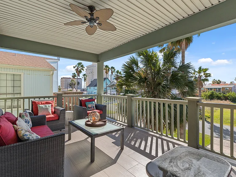 124 E Acapulco St #B — Photo 6