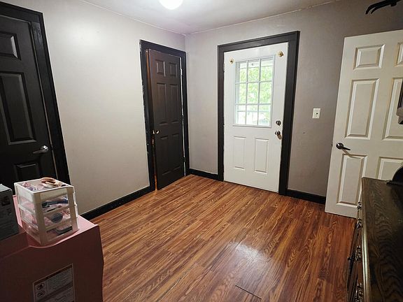 3rd image of 320 N Cherry St